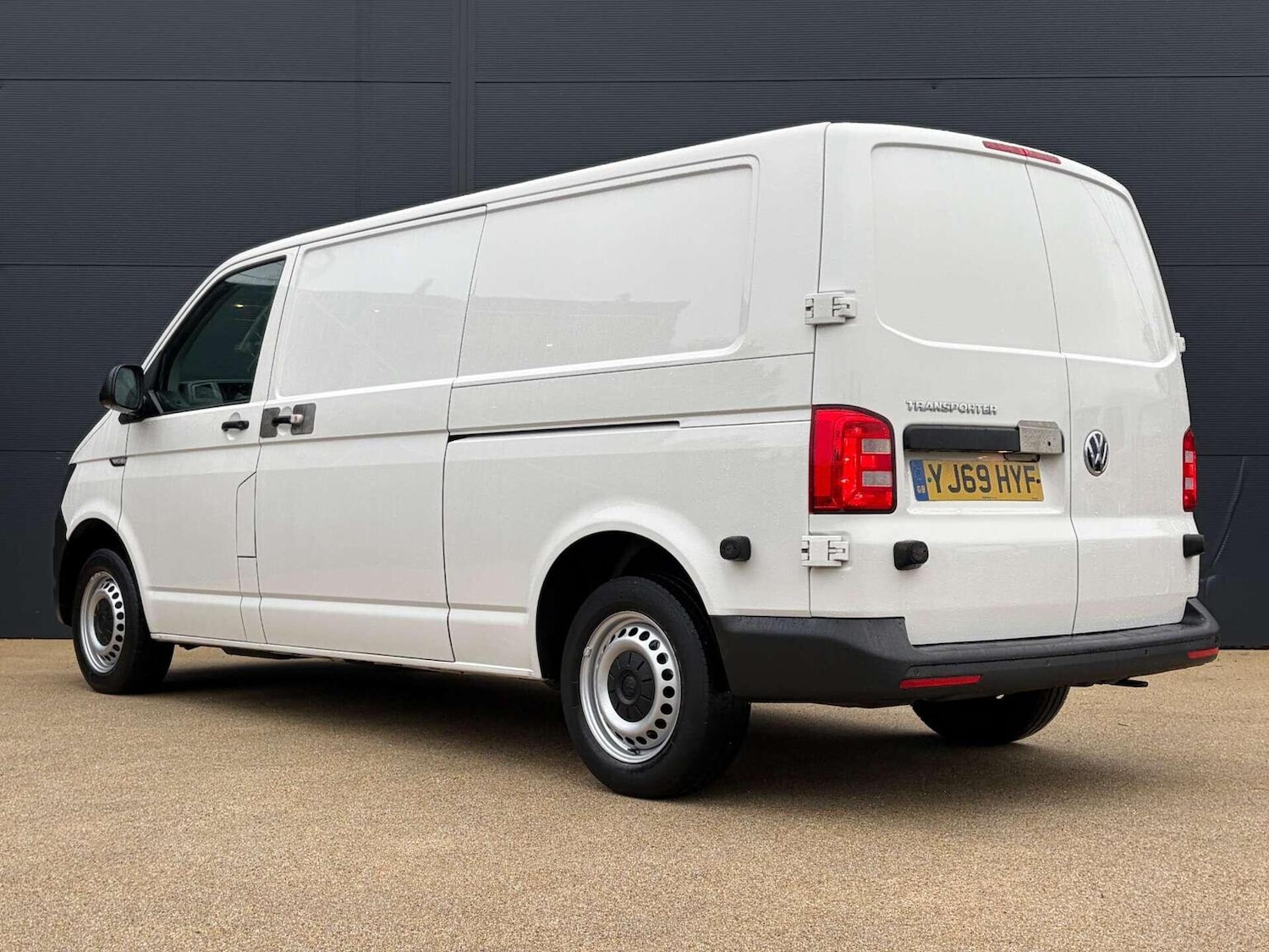 Used Volkswagen Transporter 2019 for sale - 77282710: Photo 3