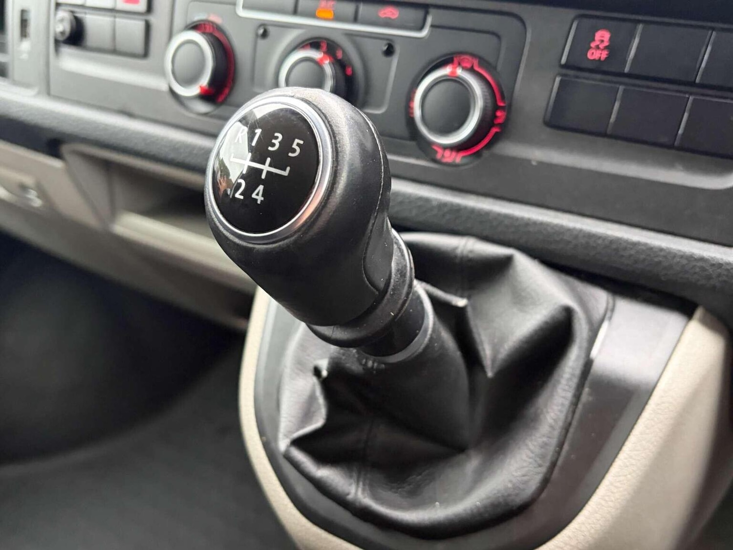 Used Volkswagen Transporter 2019 for sale - 77282710: Photo 36