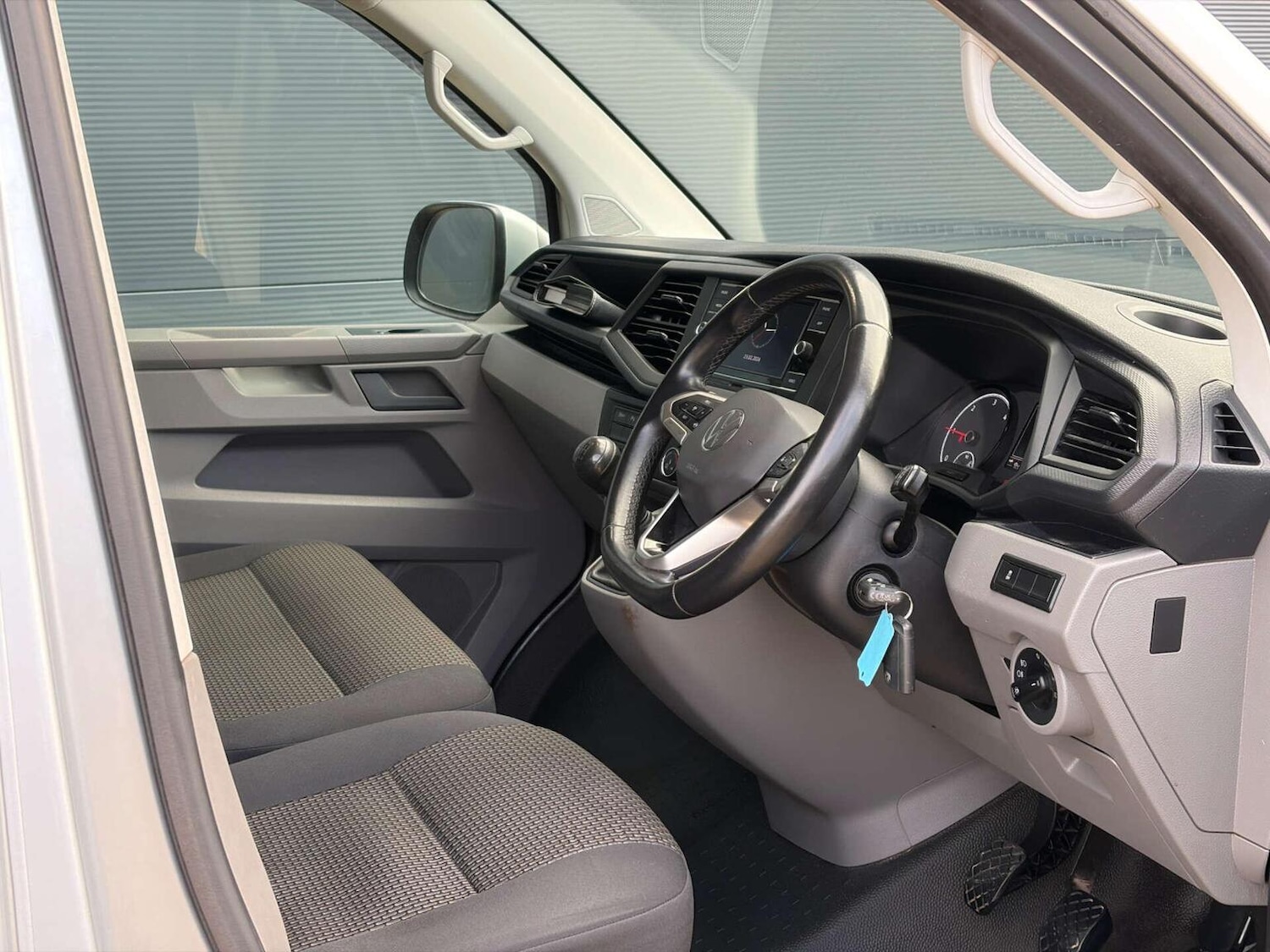 Used Volkswagen Transporter 2022 for sale - 77639012: Photo 2