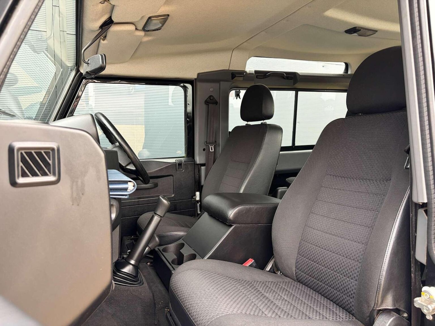 Used Land Rover Defender 2010 for sale - 77077115: Photo 15