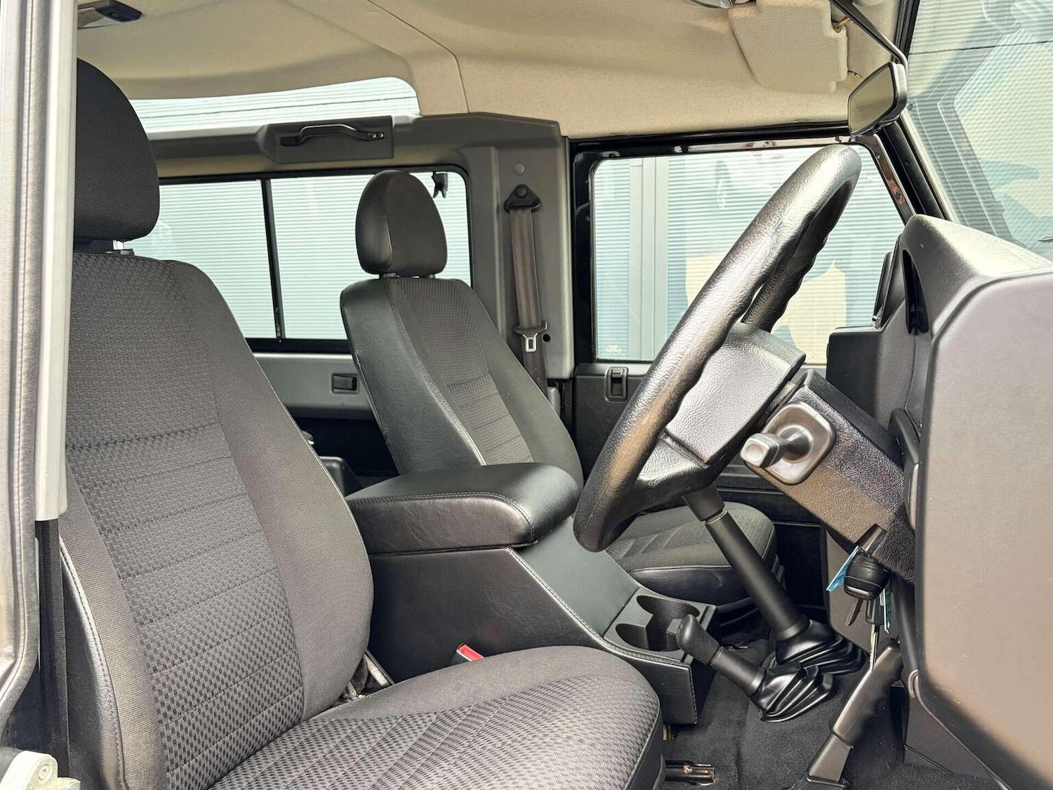 Used Land Rover Defender 2010 for sale - 77077115: Photo 17