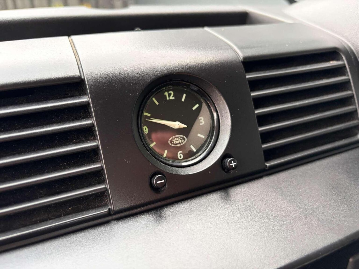 Used Land Rover Defender 2010 for sale - 77077115: Photo 25