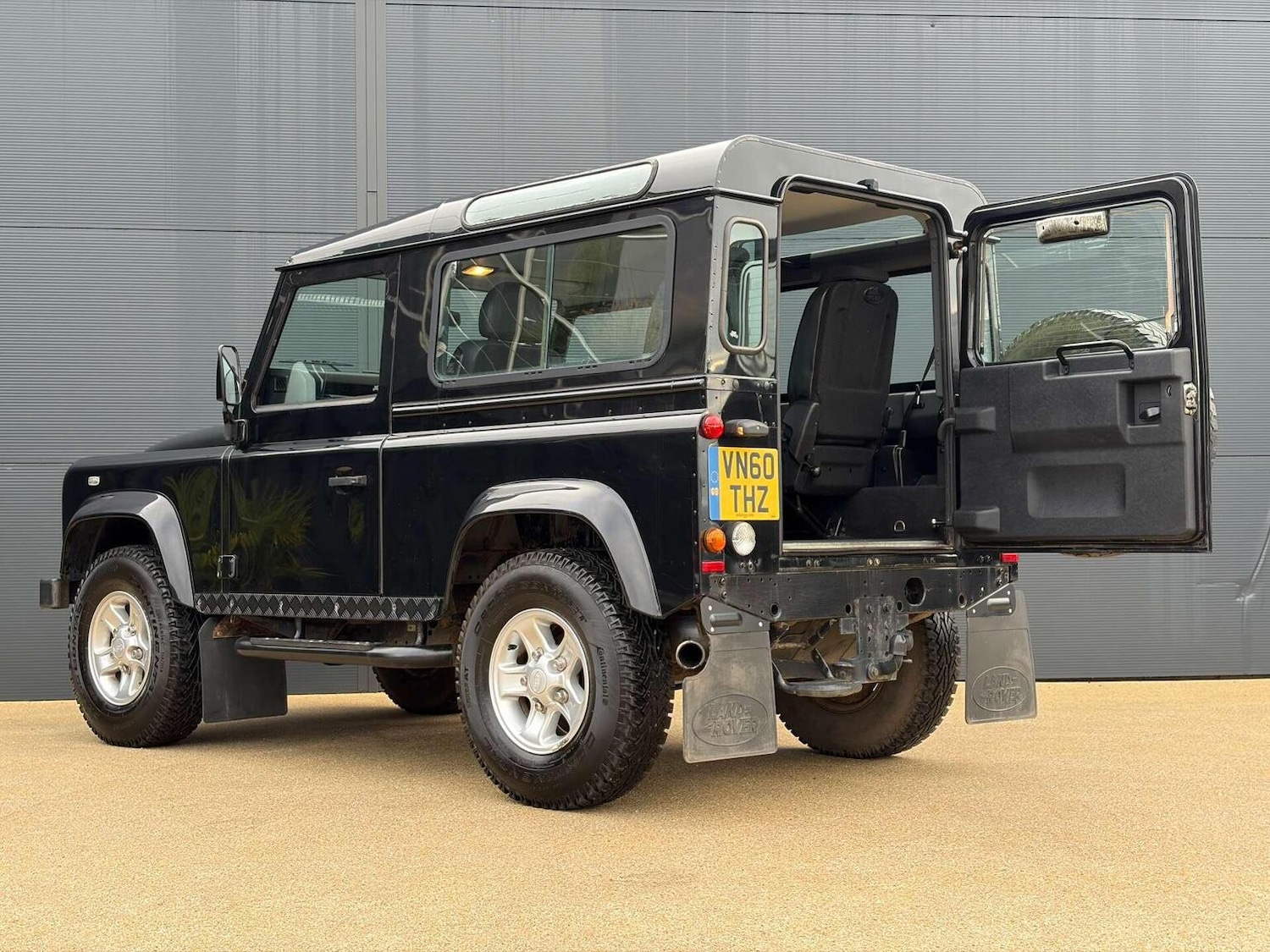 Used Land Rover Defender 2010 for sale - 77077115: Photo 9