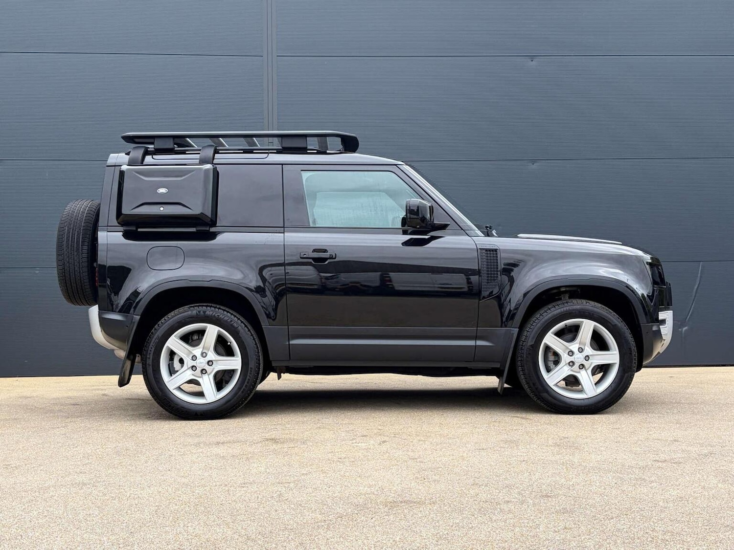 Used Land Rover Defender 90 2023 for sale - 78112083: Photo 11