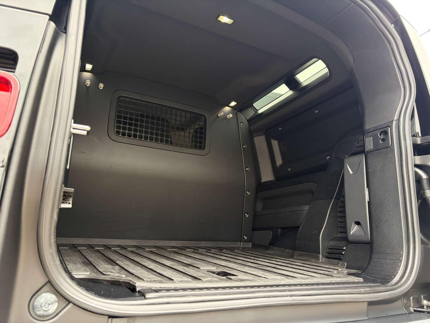 Used Land Rover Defender 90 2023 for sale - 78112083: Photo 21