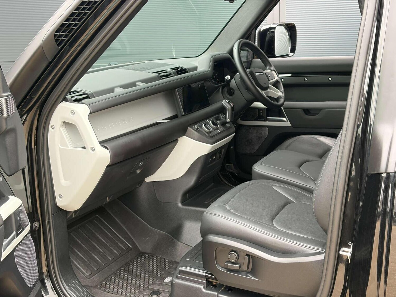 Used Land Rover Defender 90 2023 for sale - 78112083: Photo 33