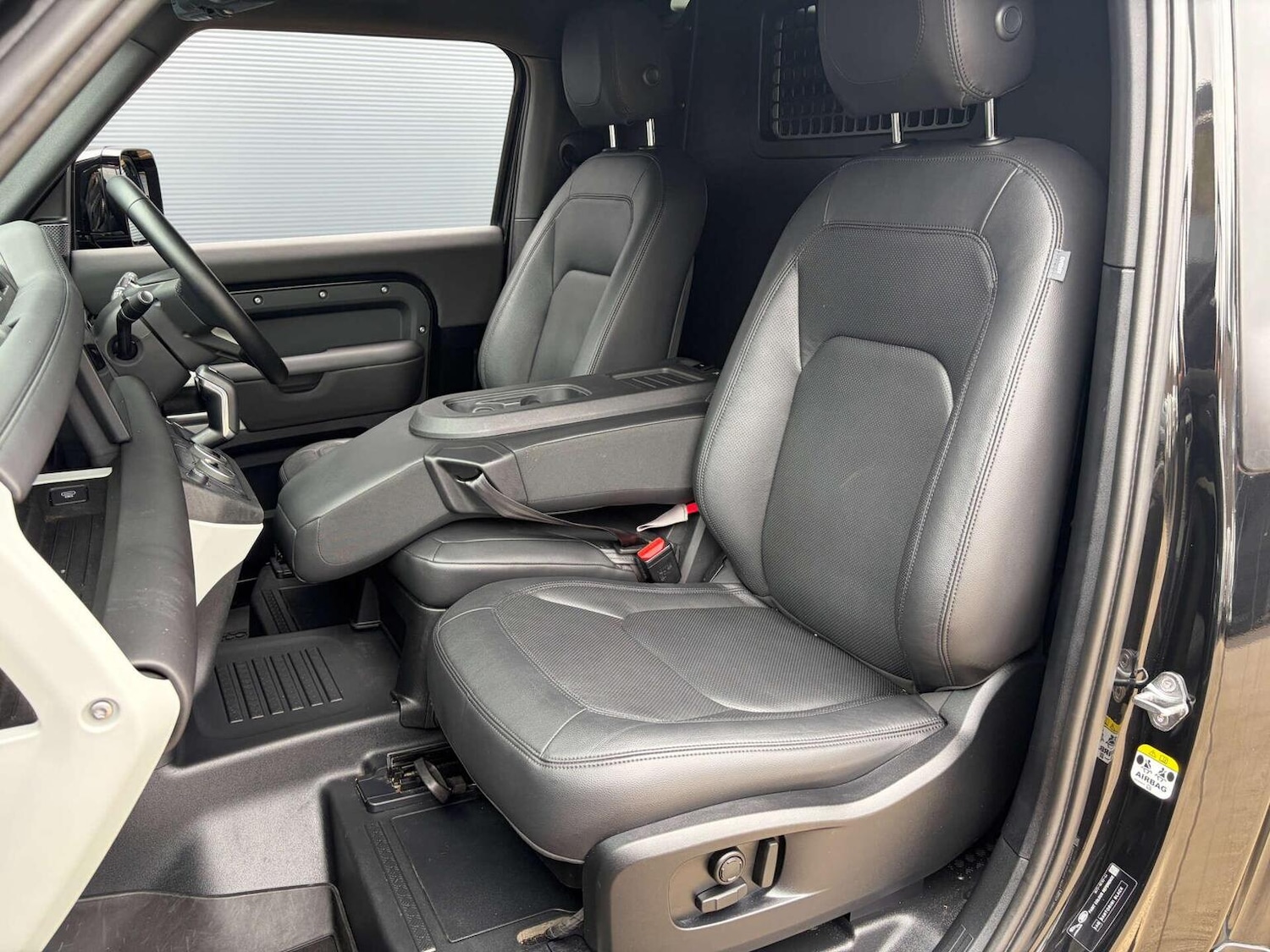 Used Land Rover Defender 90 2023 for sale - 78112083: Photo 37