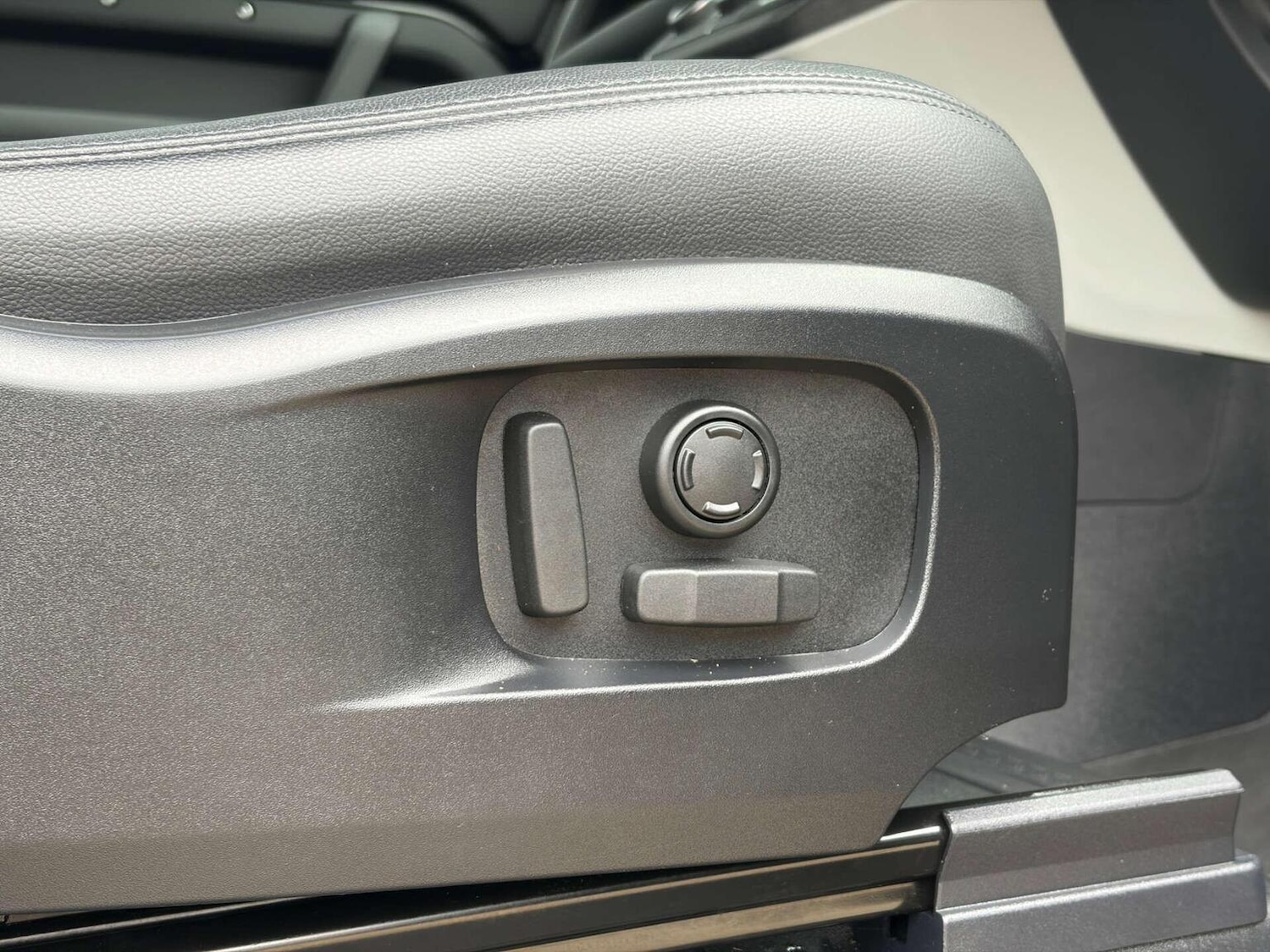 Used Land Rover Defender 90 2023 for sale - 78112083: Photo 40