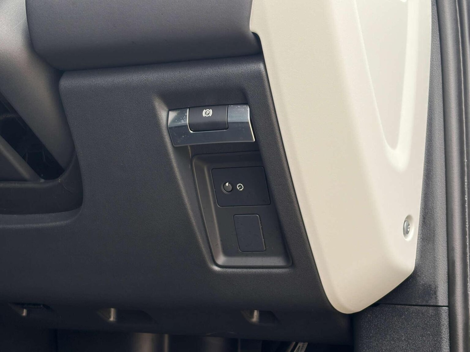 Used Land Rover Defender 90 2023 for sale - 78112083: Photo 41