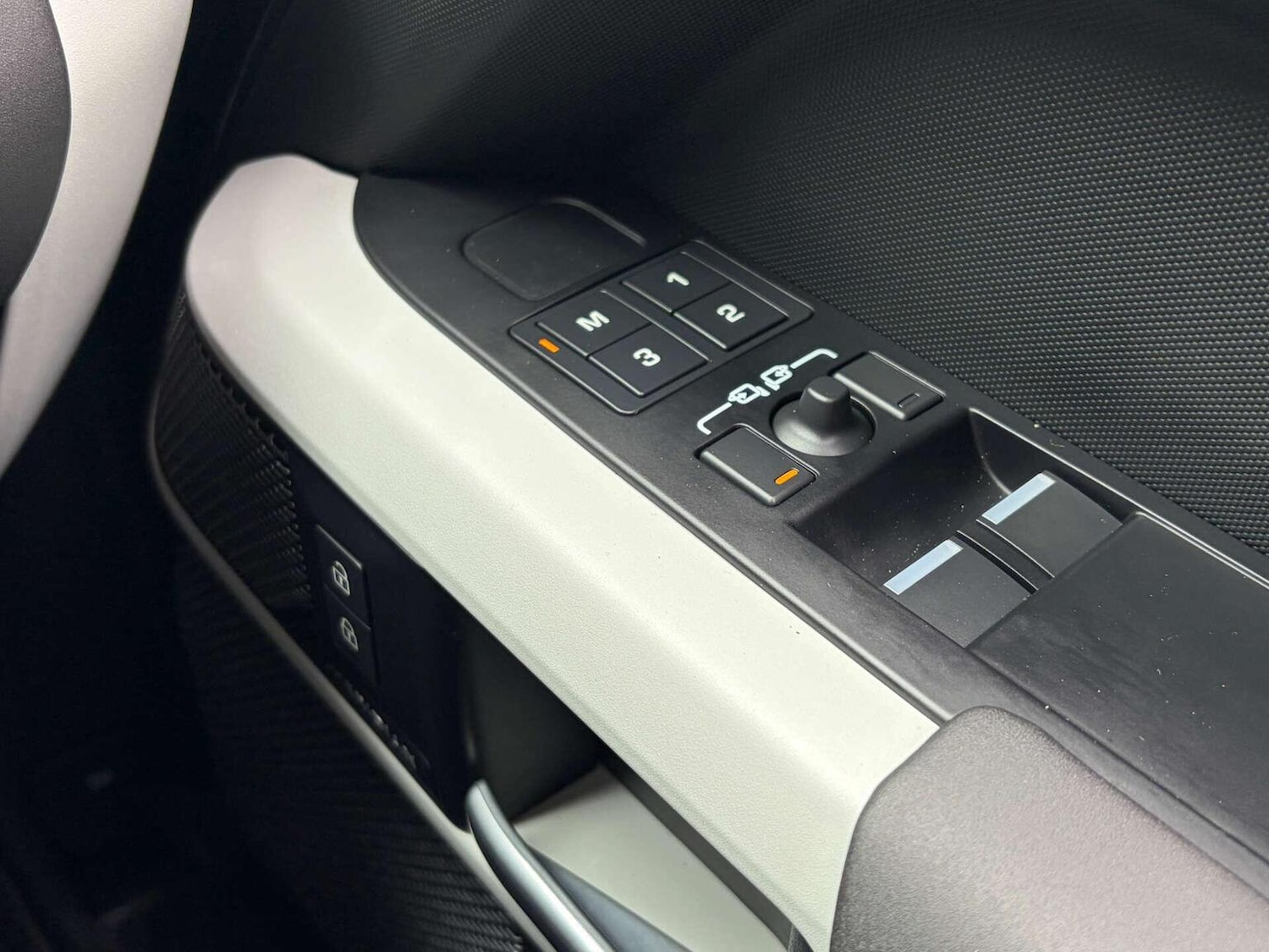 Used Land Rover Defender 90 2023 for sale - 78112083: Photo 44