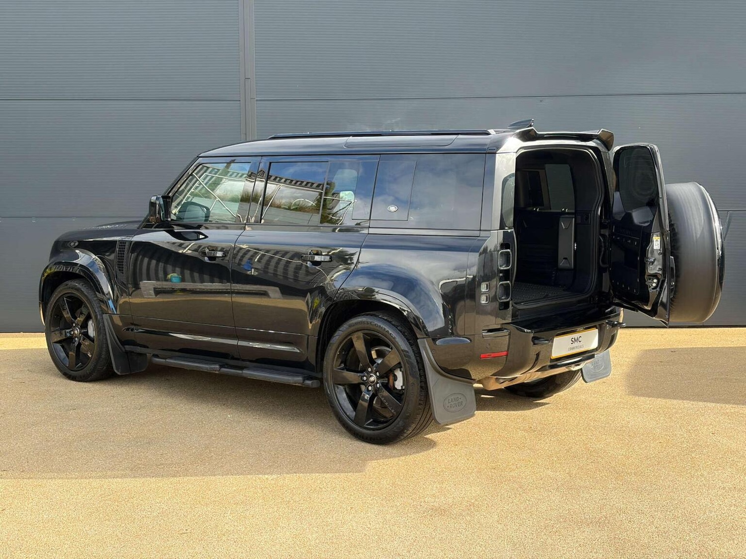 Used Land Rover Defender 2024 for sale - 77548290: Photo 15