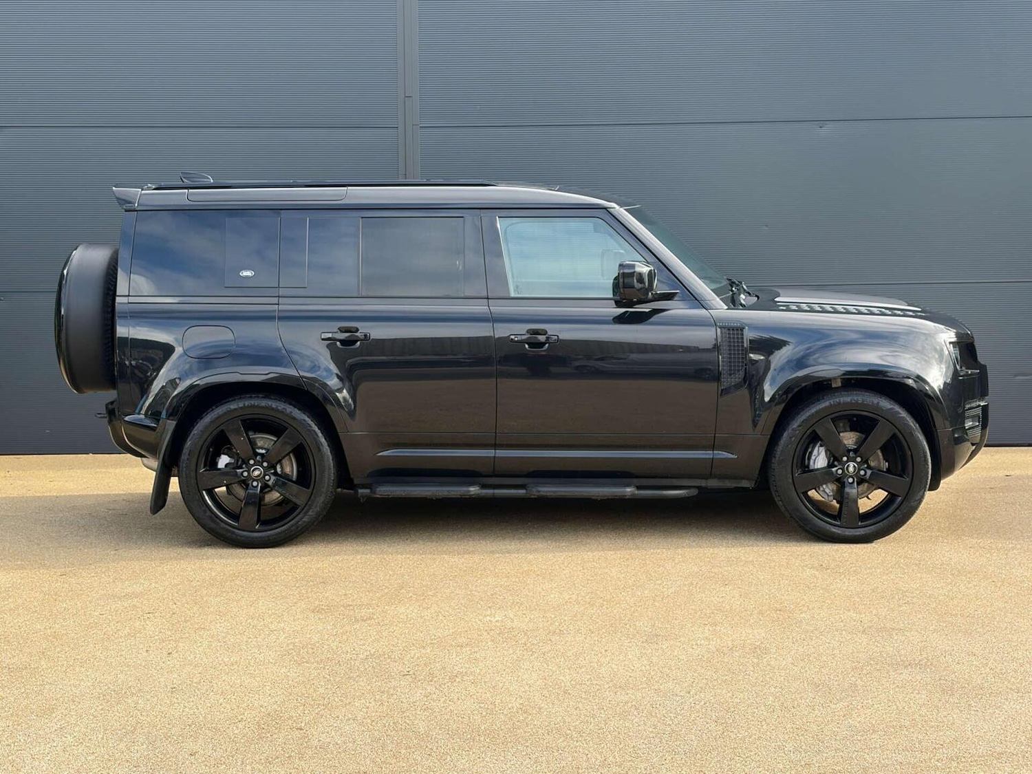 Used Land Rover Defender 2024 for sale - 77548290: Photo 5