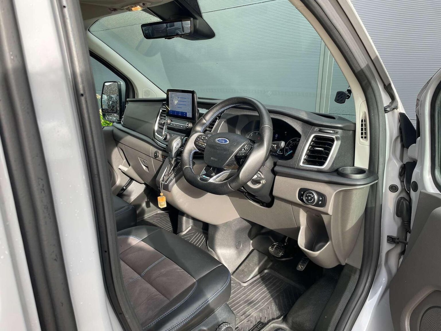 Used Ford Transit Custom 2023 for sale - 76430926: Photo 2