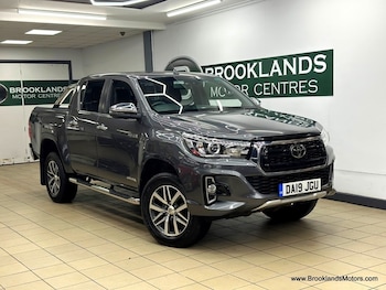 2019 - 2.4 INVICIBLE X 4WD D-4D DCB [6X SERVICES, SAT NAV, LEATHER & 4WD]