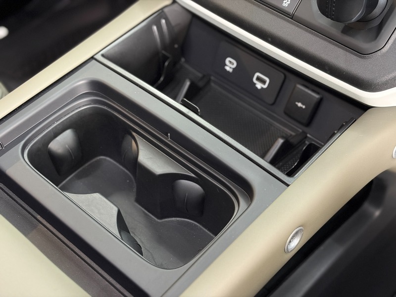 Used Land Rover Defender 2024 for sale - 78182342: Photo 32