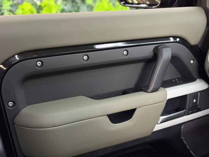 Used Land Rover Defender 2024 for sale - 78182342: Photo 34