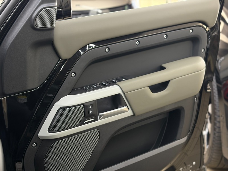 Used Land Rover Defender 2024 for sale - 78182342: Photo 35