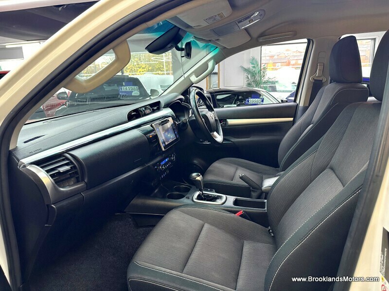 Used Toyota Hilux 2018 for sale - 76510438: Photo 19