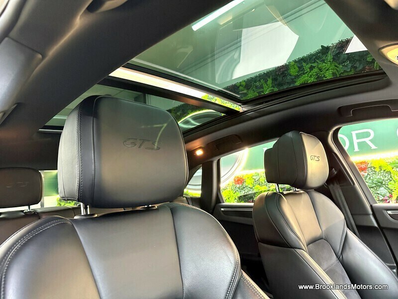 Used Porsche Macan 2021 for sale - 76057180: Photo 15