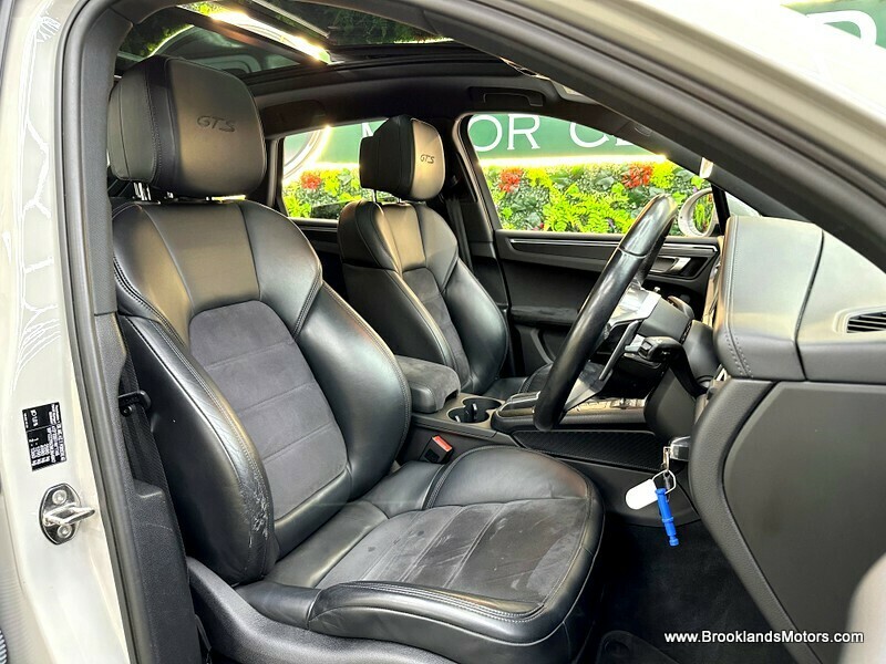 Used Porsche Macan 2021 for sale - 76057180: Photo 16