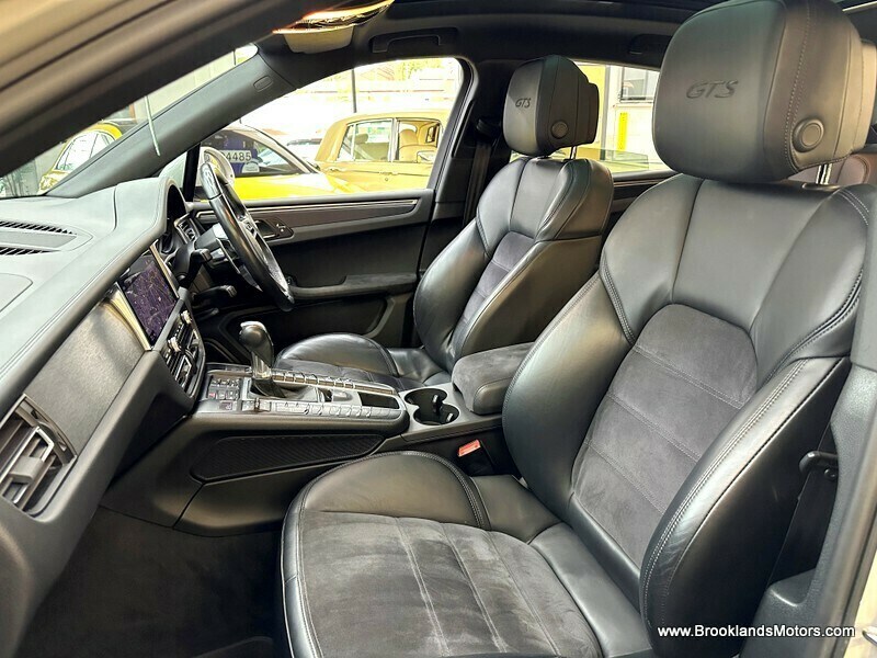 Used Porsche Macan 2021 for sale - 76057180: Photo 23