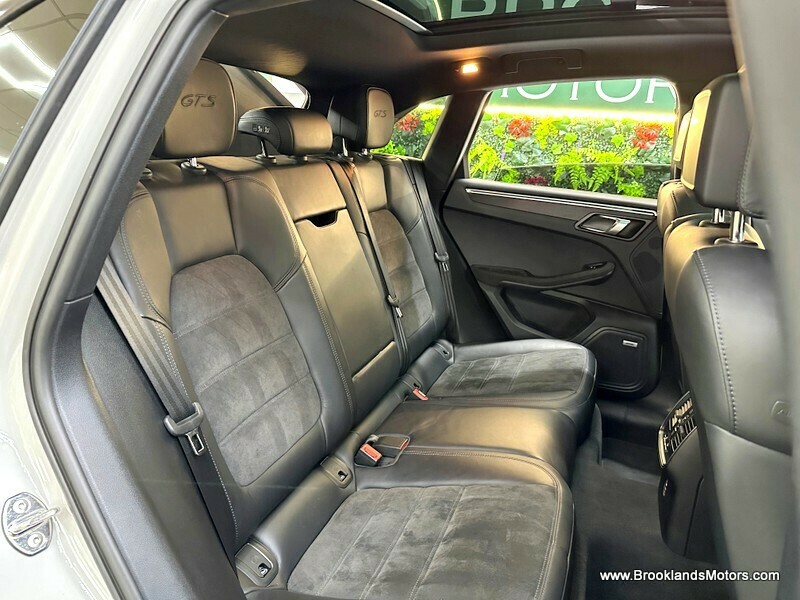 Used Porsche Macan 2021 for sale - 76057180: Photo 25