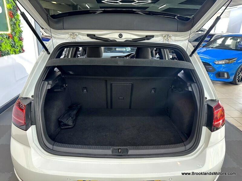 Used Volkswagen Golf 2017 for sale - 76323839: Photo 21