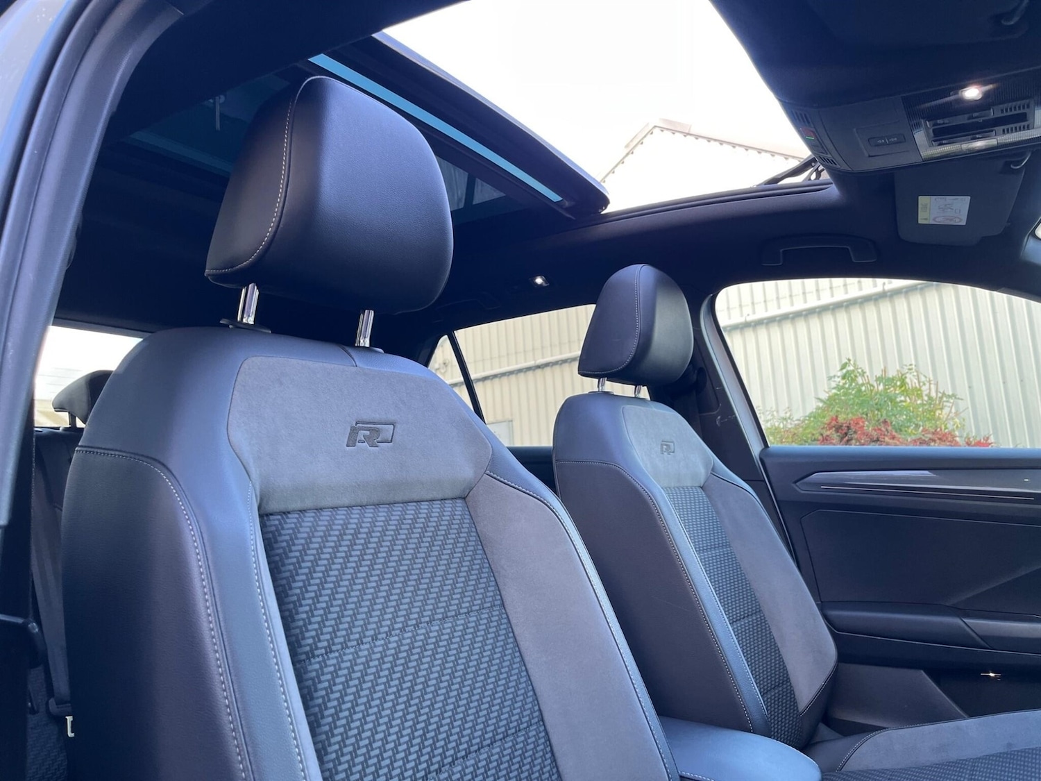 Used Volkswagen T-Roc 2019 for sale - 75606234: Photo 25