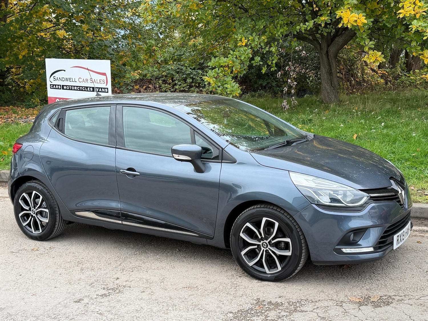 Used Renault Clio 2025 for sale - 76177279: Photo 2