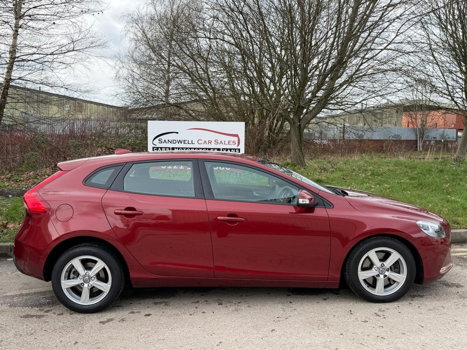 Used Volvo V40 2015 for sale - 77400179: Photo 5