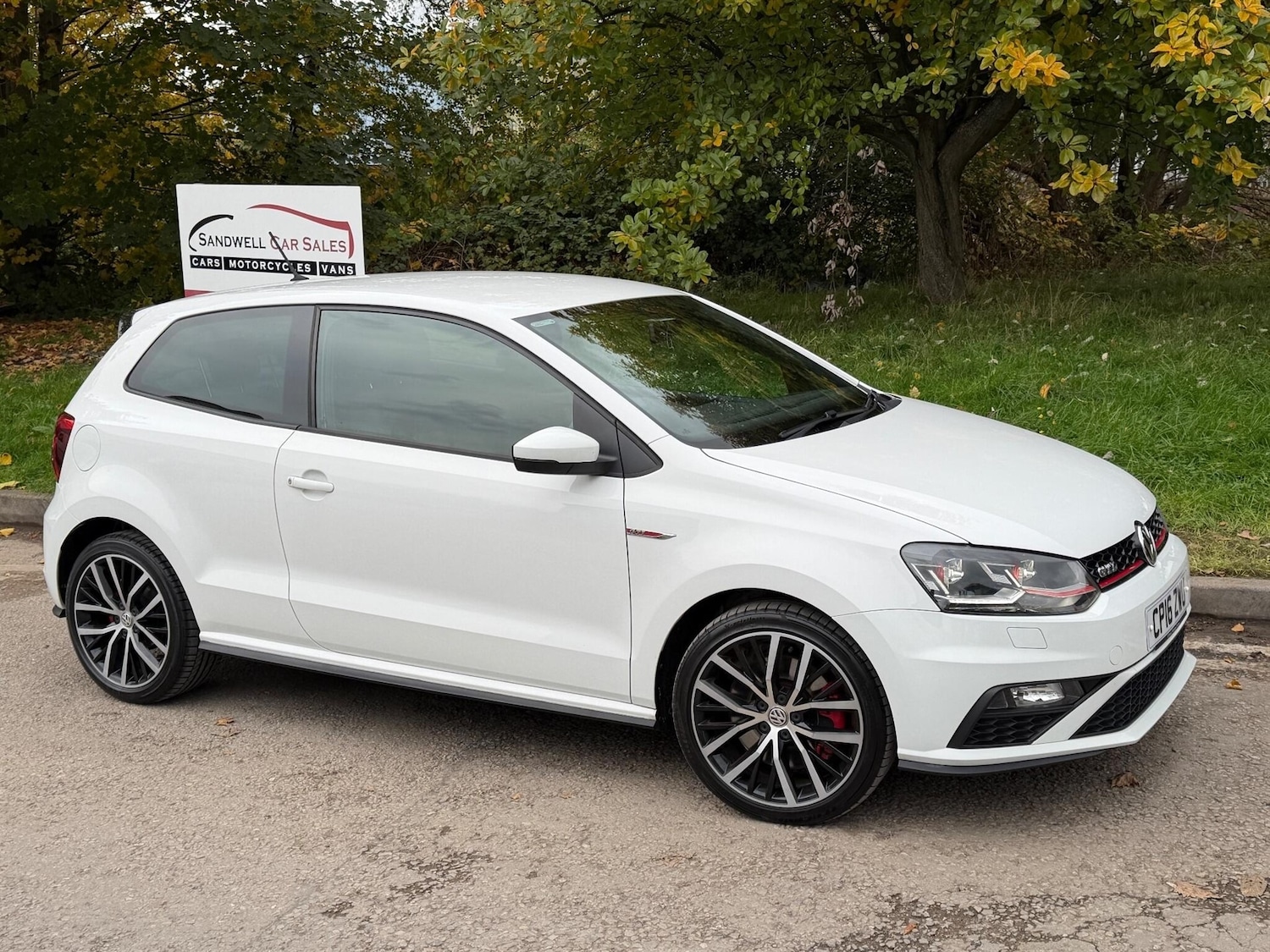 Used Volkswagen Polo 2016 for sale - 76366792: Photo 2
