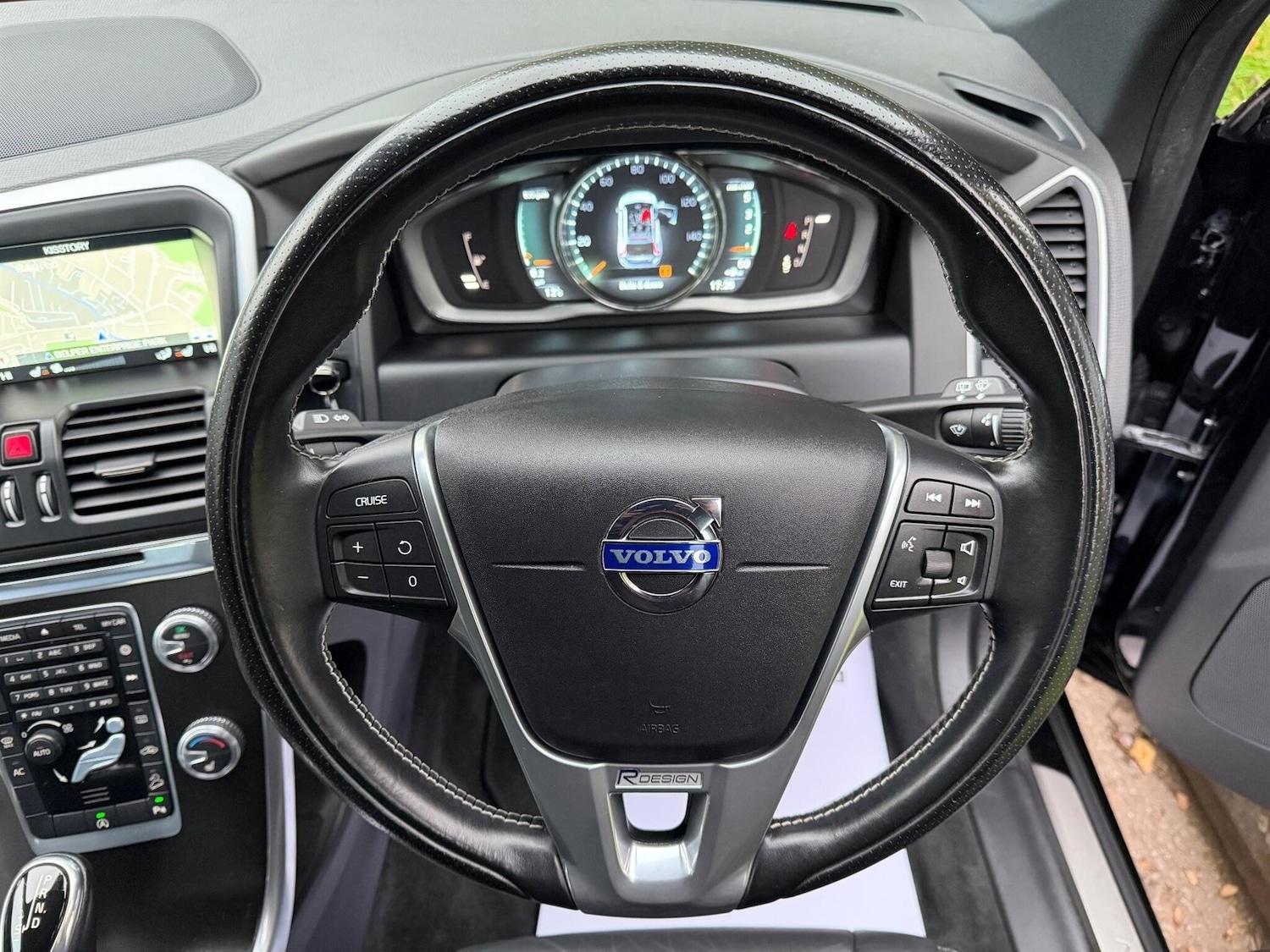 Used Volvo XC60 2015 for sale - 76177245: Photo 12