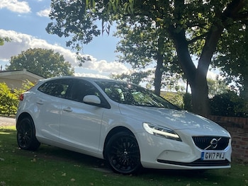 Used Volvo V40 2017 for sale - 76081222: Photo