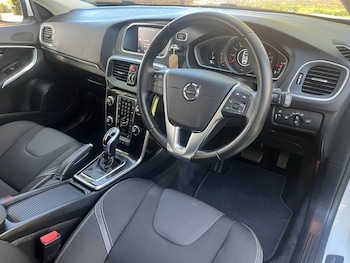 Used Volvo V40 2017 for sale - 76081222: Photo