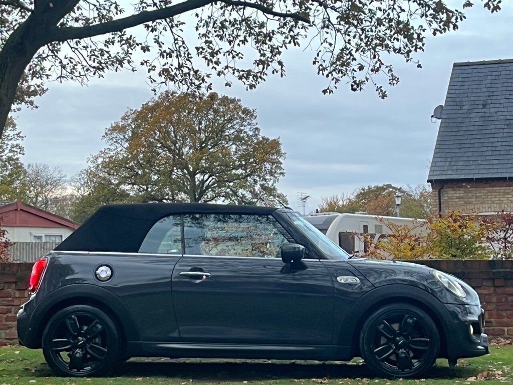 Used MINI Convertible 2020 for sale - 76724144: Photo 2