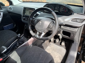 Used Peugeot 2008 2016 for sale - 79385289: Photo