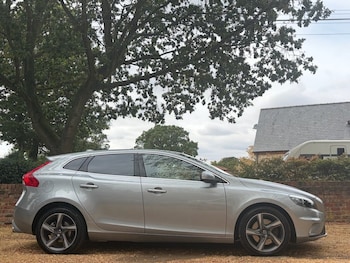 Used Volvo V40 2015 for sale - 79551259: Photo