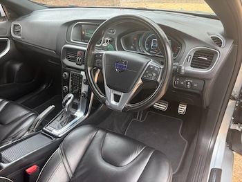 Used Volvo V40 2015 for sale - 79551259: Photo