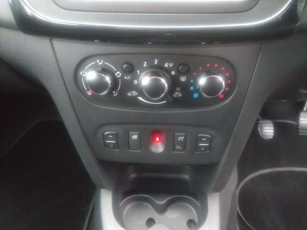 Used Dacia Sandero 2015 for sale - 76192887: Photo 9