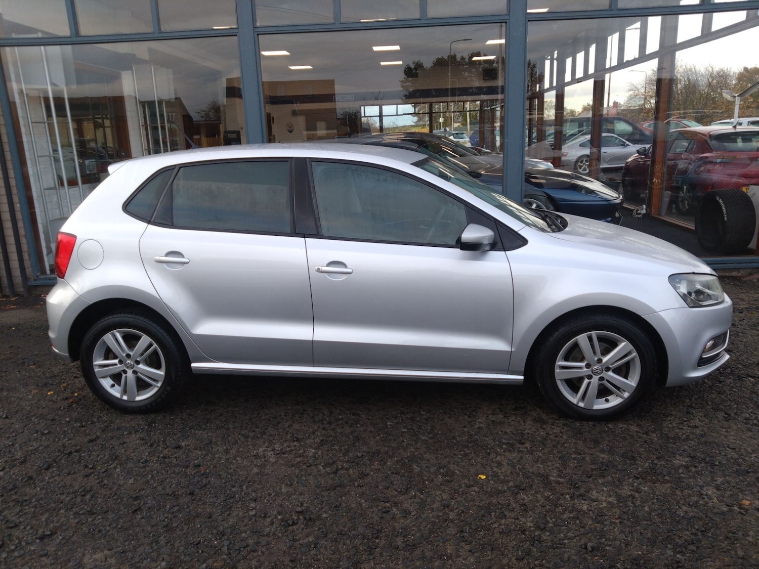 Used Volkswagen Polo 2016 for sale - 76362976: Photo 4