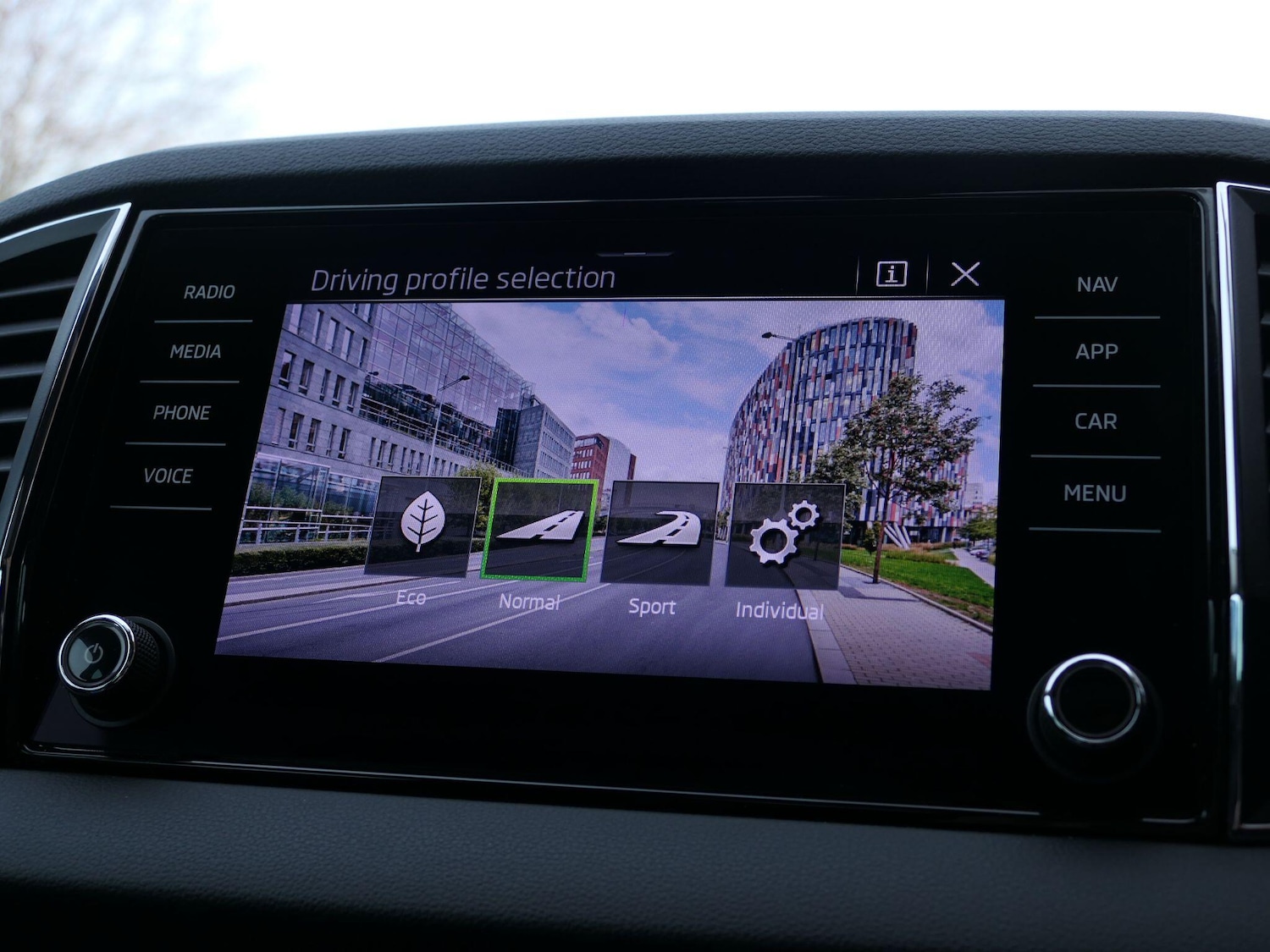 Used Skoda Karoq 2023 for sale - 77143517: Photo 27