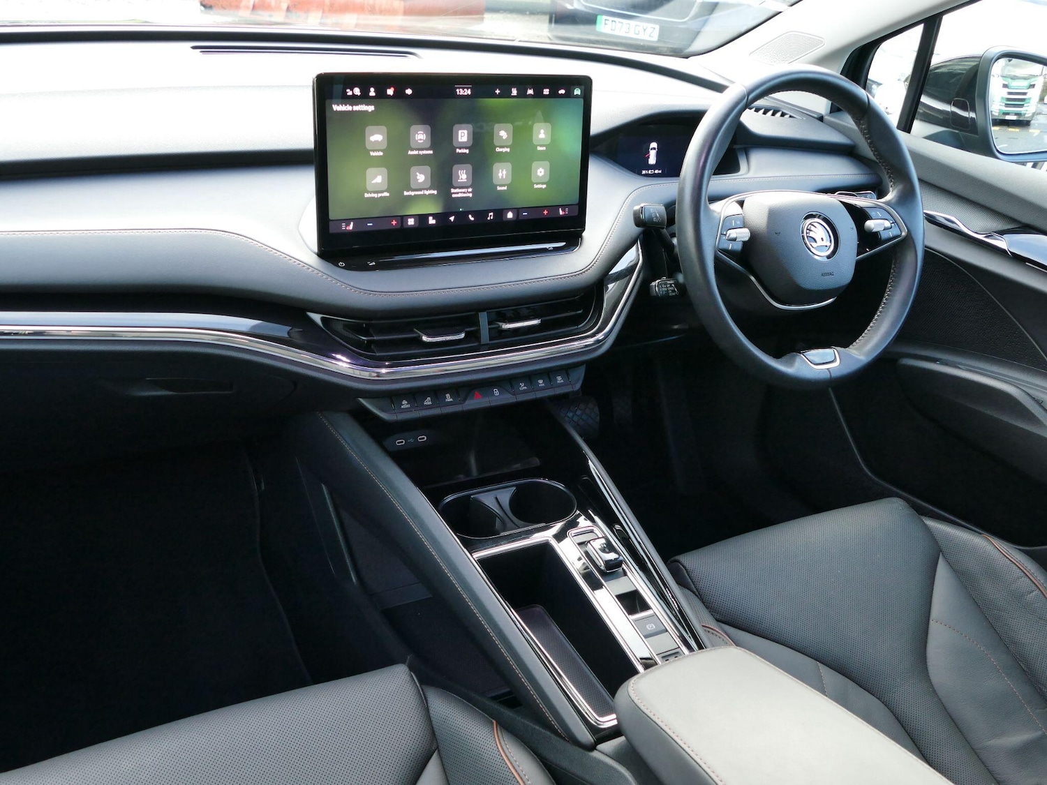 Used Skoda Enyaq 2024 for sale - 76743237: Photo 2