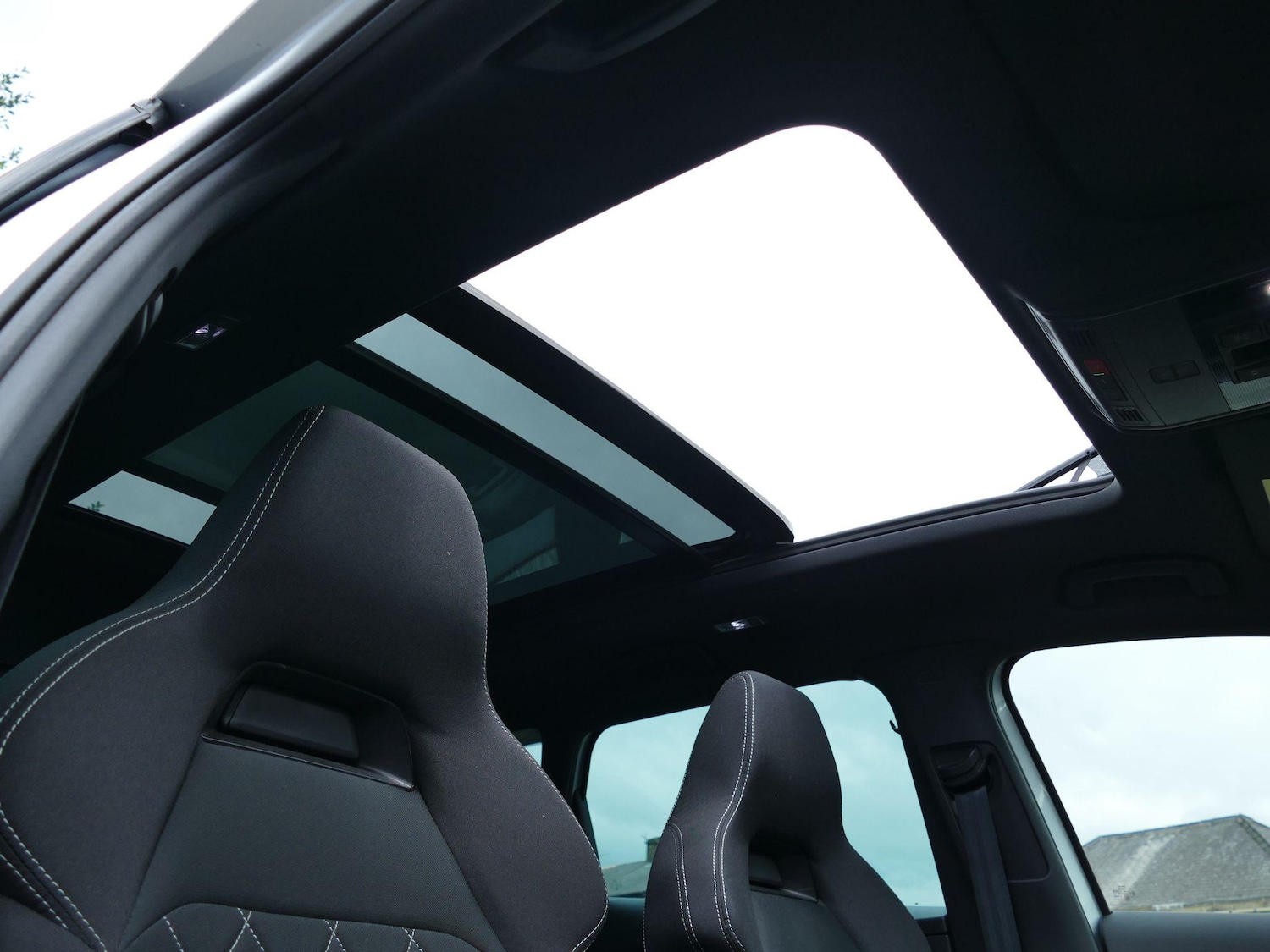 Used Skoda Karoq 2025 for sale - 76360652: Photo 4