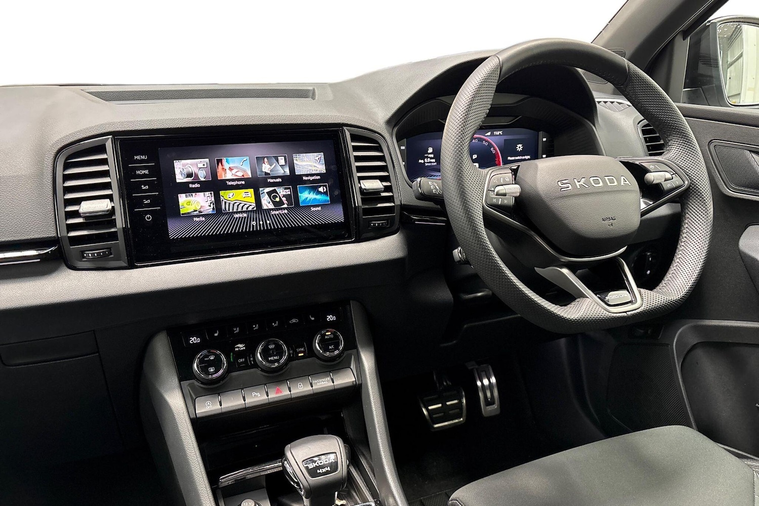 Used Skoda Karoq 2025 for sale - 76389317: Photo 2