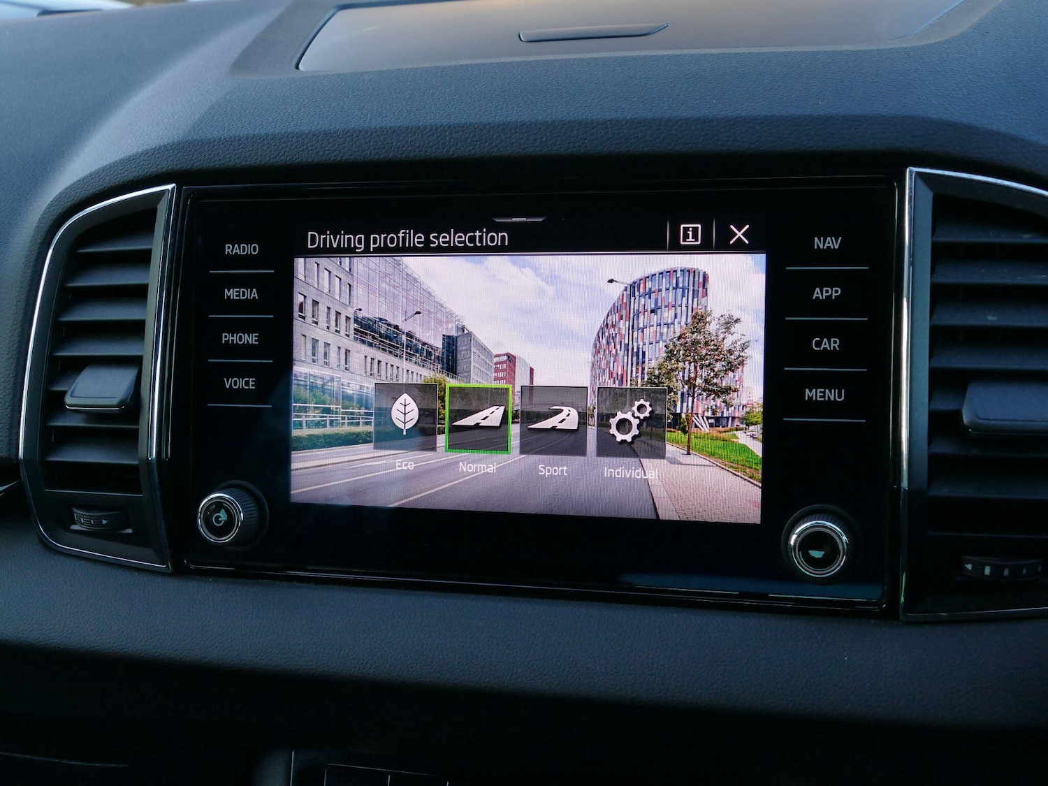 Used Skoda Karoq 2024 for sale - 76645354: Photo 25