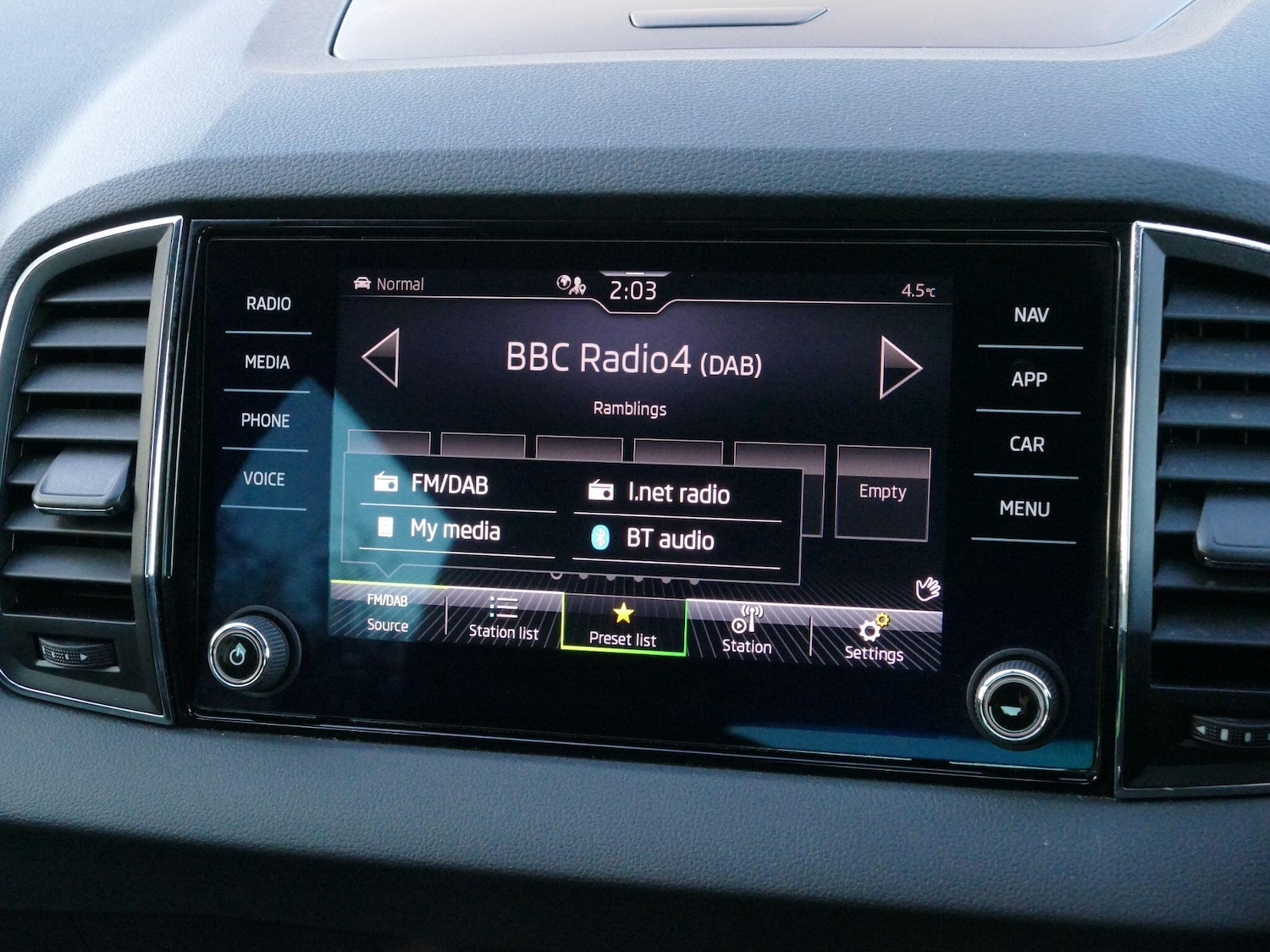 Used Skoda Karoq 2024 for sale - 76645354: Photo 27