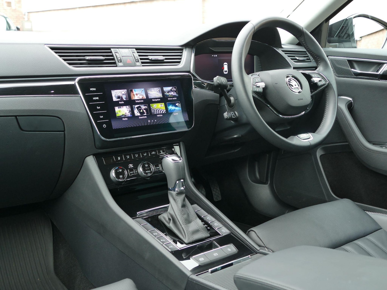 Used Skoda Superb 2024 for sale - 76360433: Photo 13