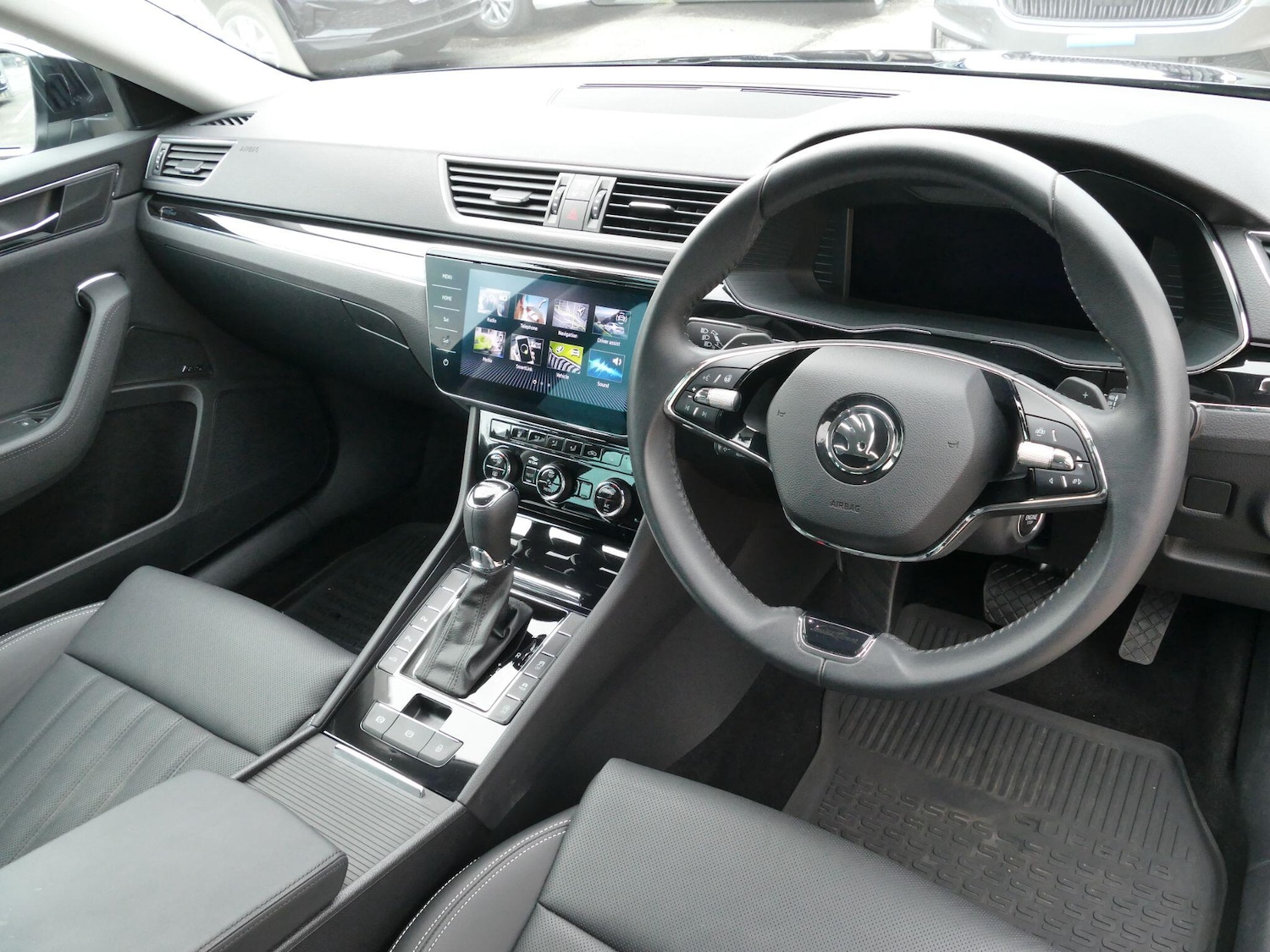 Used Skoda Superb 2024 for sale - 76360433: Photo 2