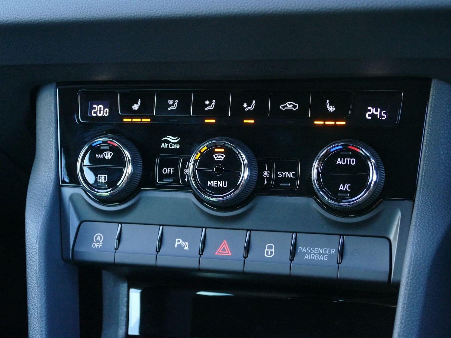 Used Skoda Karoq 2025 for sale - 76689456: Photo 32