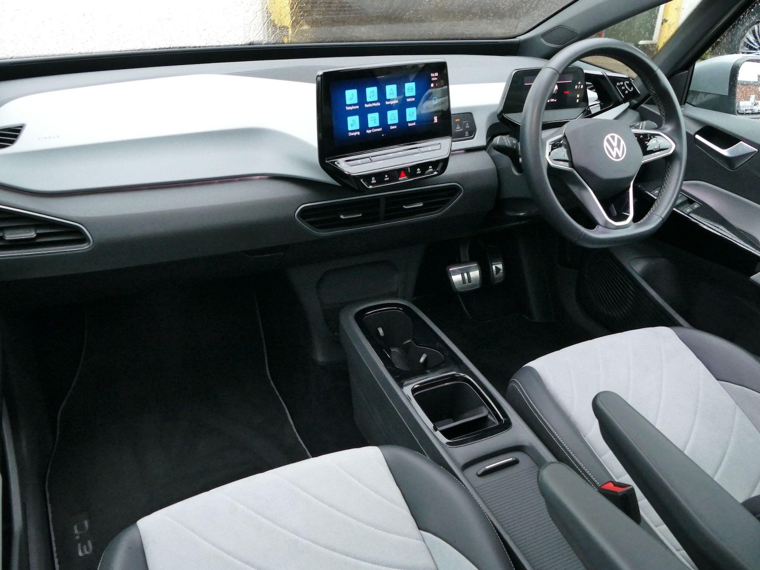 Used Volkswagen ID.3 2023 for sale - 76361442: Photo 2